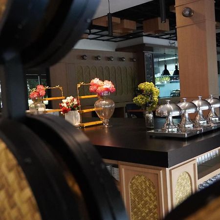 Opi Indah Hotel Palembang Exterior foto