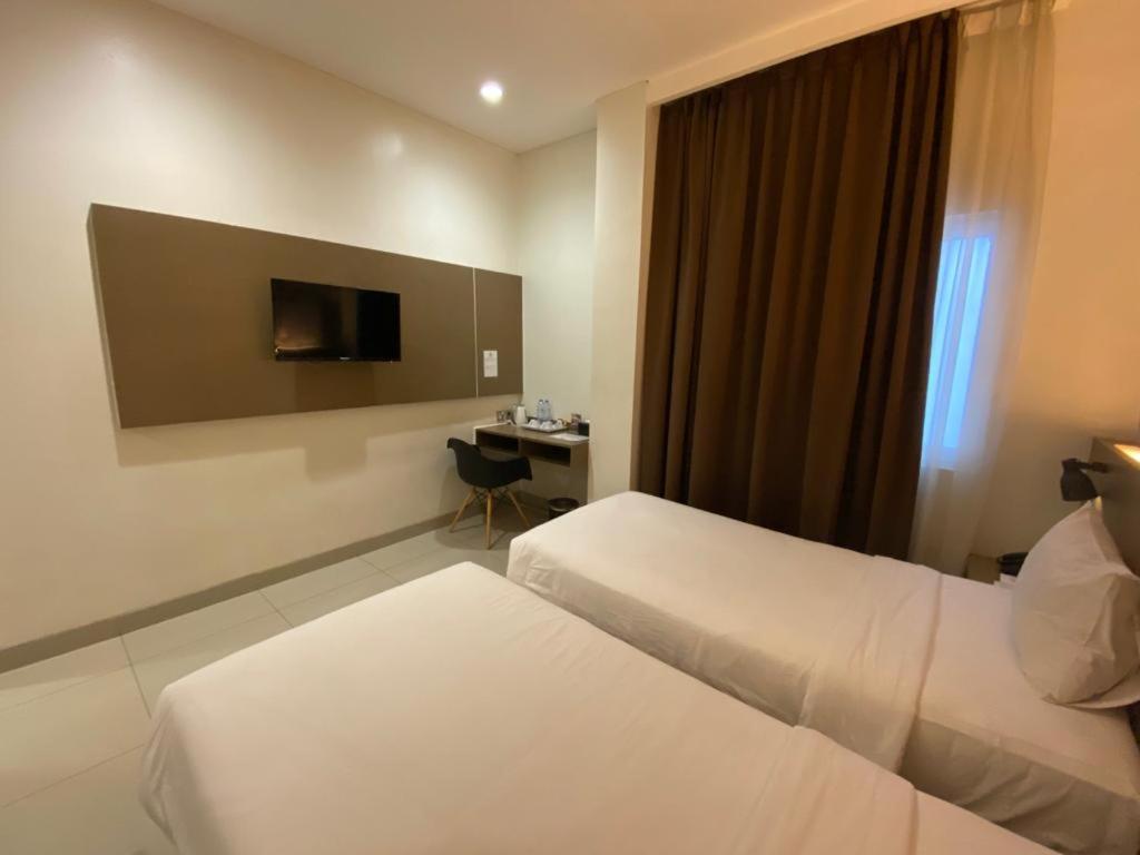Opi Indah Hotel Palembang Exterior foto
