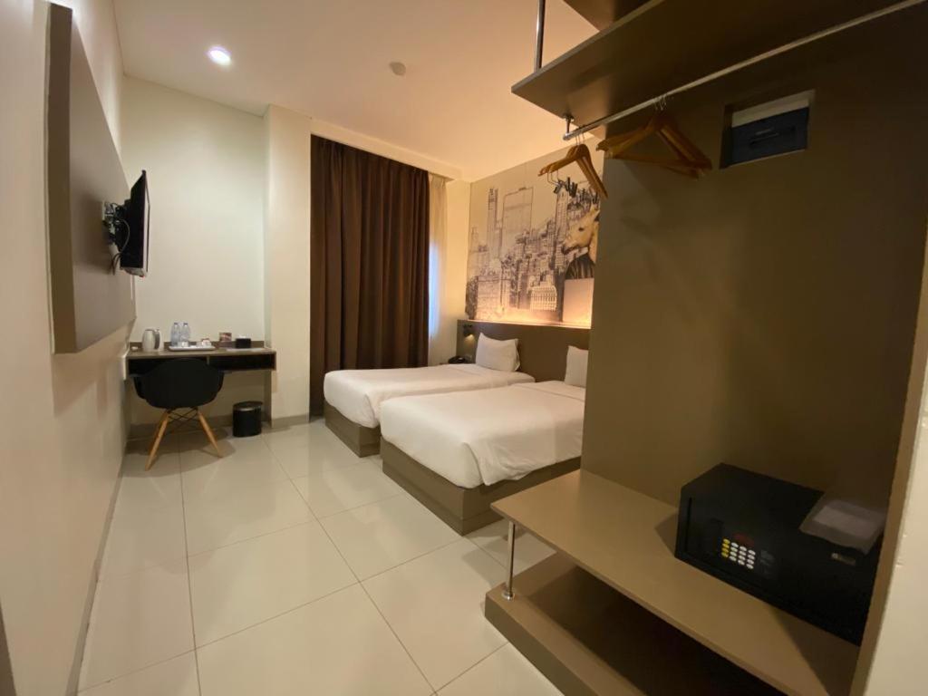 Opi Indah Hotel Palembang Exterior foto