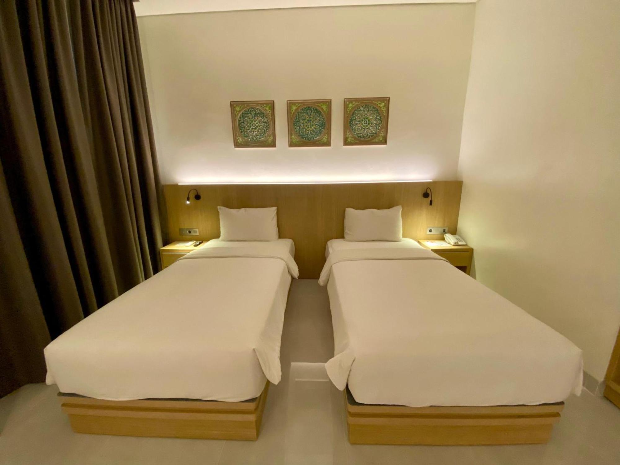 Opi Indah Hotel Palembang Exterior foto